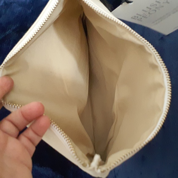 (Free/purchase $15&up) Wanderlust Makeup Bag - Blush Peony - Picture 2 of 3